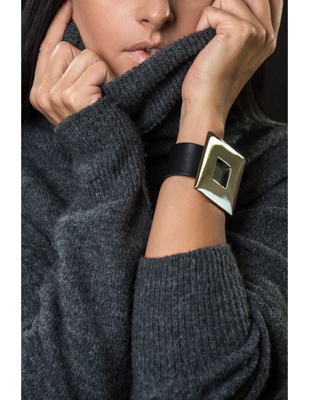 Czarna skórzana bransoleta damska z błyszczącym kwadratem z magnetycznym zapięciem