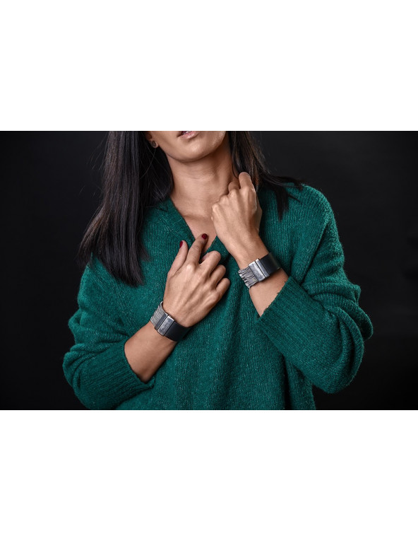 Czarna skórzana bransoleta damska z siatką stalową i matowym magnetycznym zapięciem