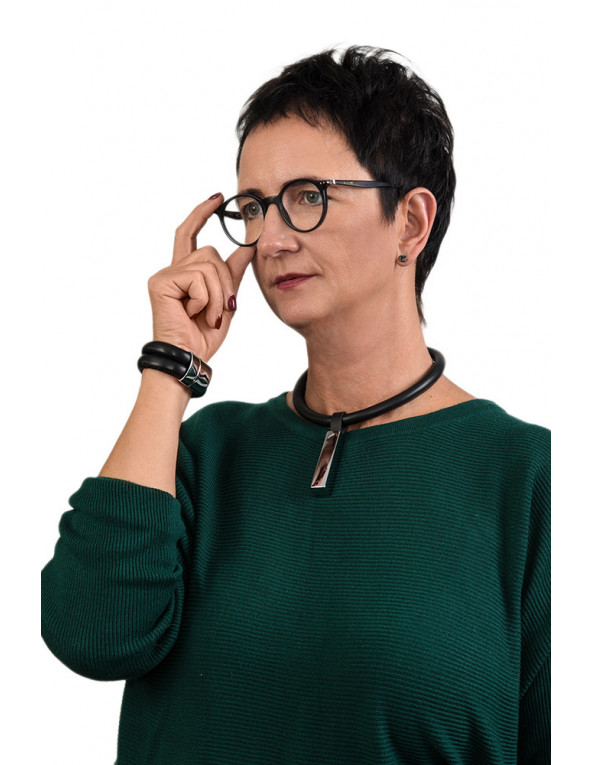 Skórzany naszyjnik choker z czarnego rzemienia z matową prostokątną zawieszką ze stali szlachetnej