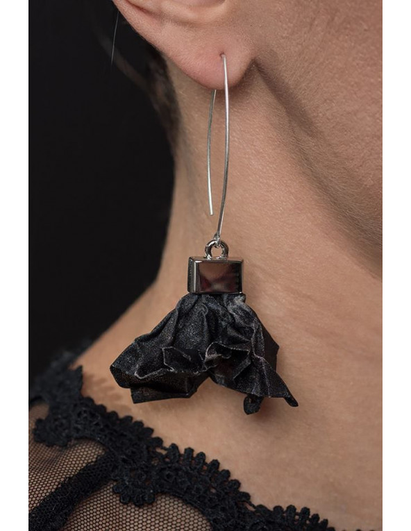 Kolczyki ze srebra i stalowej siatki ręcznie barwionej na czarno z przecieranym efektem