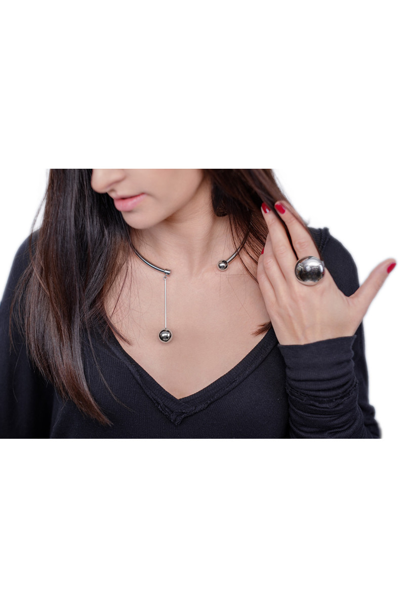 Choker ze stali szlachetnej z ozdobną kulą w minimalistycznym stylu