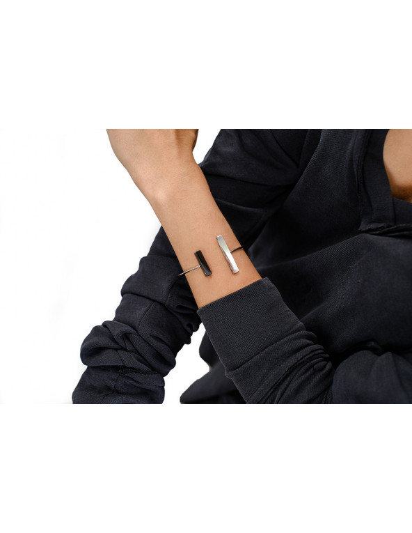Delikatna bransoleta ze stali szlachetnej w kolorze srebrnym i czarnym