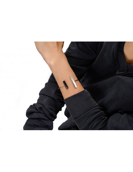 Delikatna bransoleta ze stali szlachetnej w kolorze srebrnym i czarnym