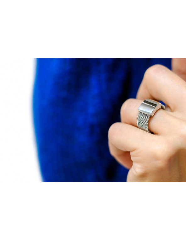 Pierścionek z siatki stalowej oraz srebra