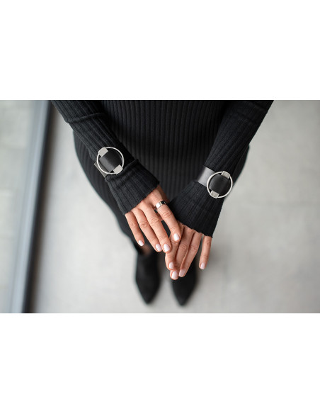 Minimalistyczna srebrna obrączka ze stali szlachetnej