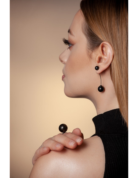 Pierścionek z dużą czarną kulą 16 mm z matowej stali szlachetnej