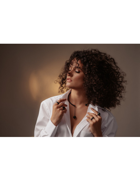 Pierścionek z dużą czarną kulą 16 mm z matowej stali szlachetnej