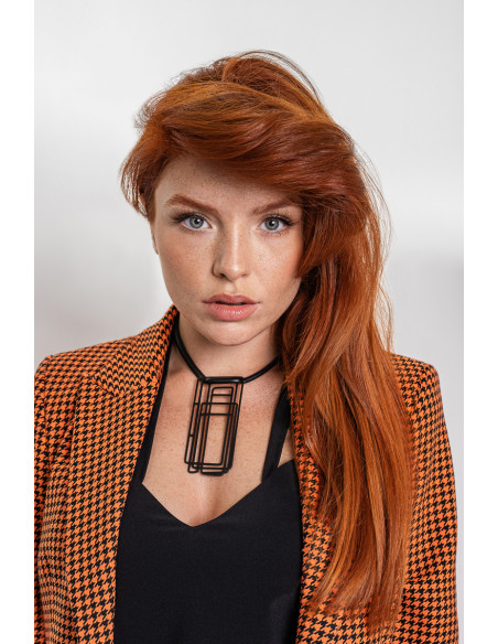 Naszyjnik ze skóry naturalnej z czarną matową zawieszką ze stali szlachetnej