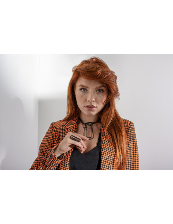 Naszyjnik ze skóry naturalnej z czarną matową zawieszką ze stali szlachetnej