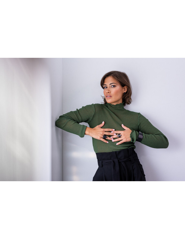 Szeroki pierścionek ze skóry i matowej czarnej stali szlachetnej – ręcznie wykonany