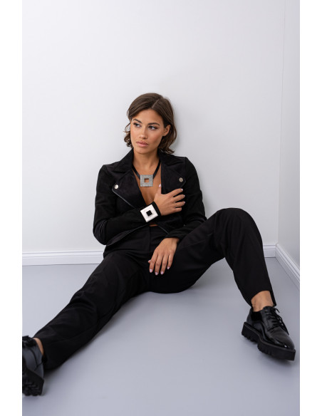 Czarna skórzana bransoleta z błyszczącym stalowym elementem i zapięciem zegarkowym