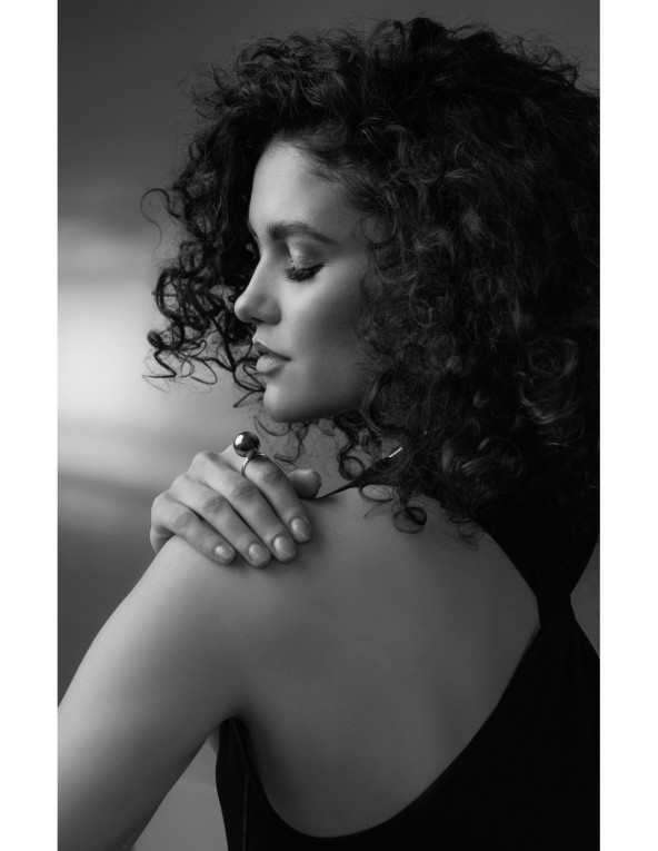 Złoty pierścionek z dużą kulą ze stali szlachetnej