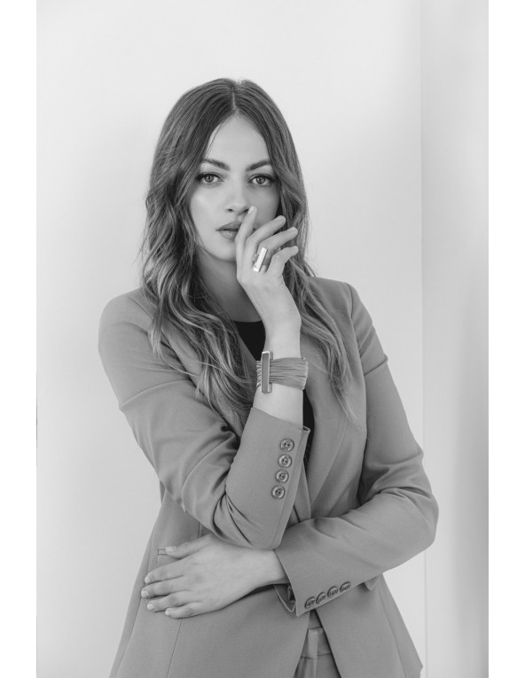 Bransoleta z szerokiej siatki stalowej i pozłacanej stali z magnetycznym zapięciem