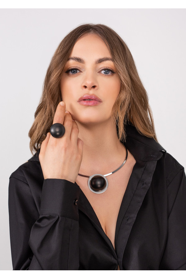 Delikatny srebrny choker ze stali szlachetnej z czarną matową zawieszką 2