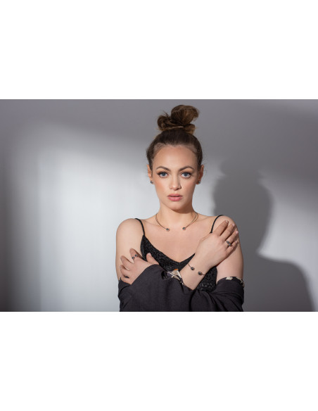 Pierścionek ze stali szlachetnej z ozdobnymi kuleczkami