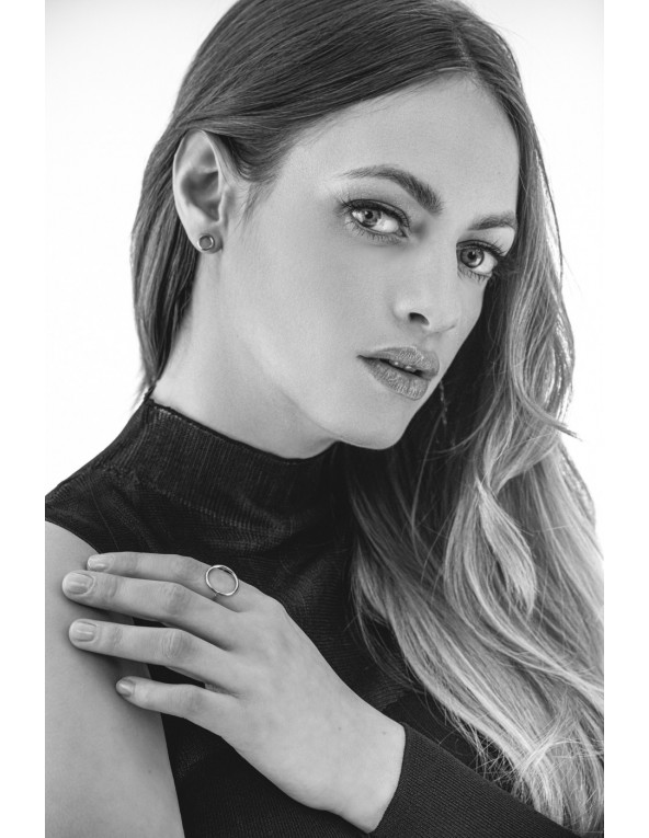 Delikatne okrągłe kolczyki-kółeczka ze stali szlachetnej w kolorze srebrnym zapinane na sztyft