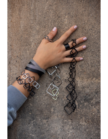 Bransoleta z czarnej skóry i stalowej siatki z zegarkowym zapięciem