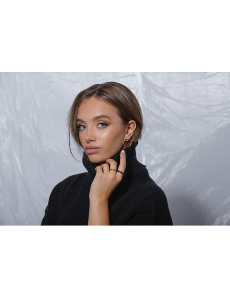 Kolczyki koła z pozłacanej stali szlachetnej w kolorze złotym z zapięciem na sztyft.