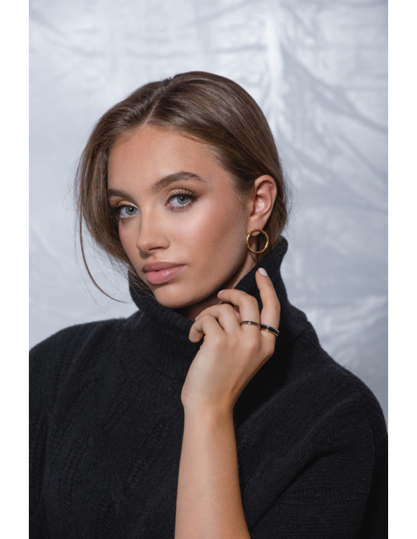 Kolczyki koła z pozłacanej stali szlachetnej w kolorze złotym z zapięciem na sztyft.