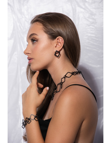 Bransoleta 3D z czarnej matowej stali szlachetnej z zapięciem na karabińczyk.