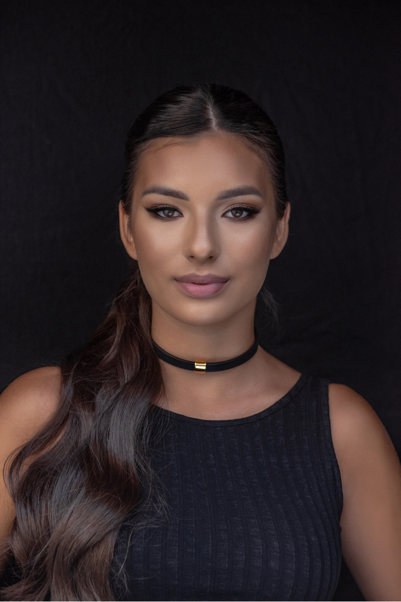 Złoty choker ze skóry naturalnej i stali szlachetnej – nowoczesna biżuteria handmade