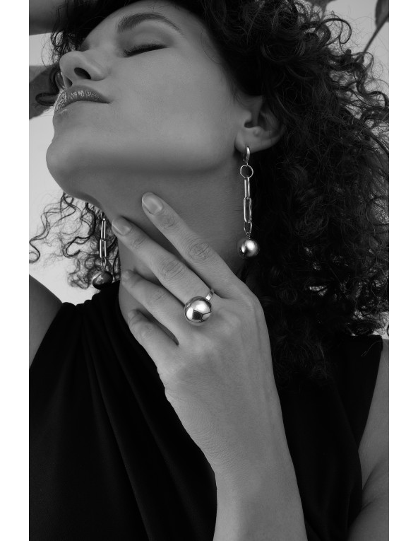 Pierścionek ze stali szlachetnej z dużą srebrną kulą