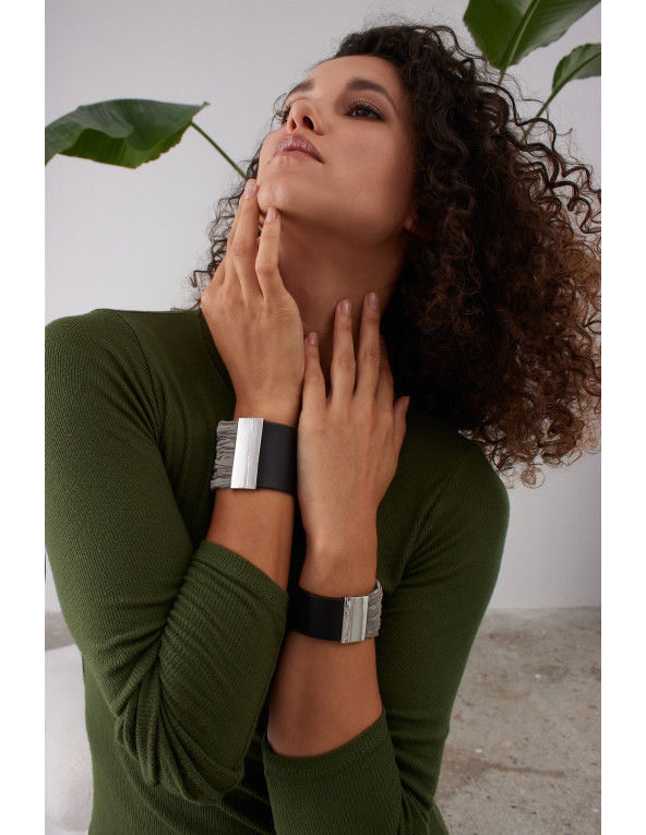 Czarna skórzana bransoleta damska z siatką stalową i matowym magnetycznym zapięciem