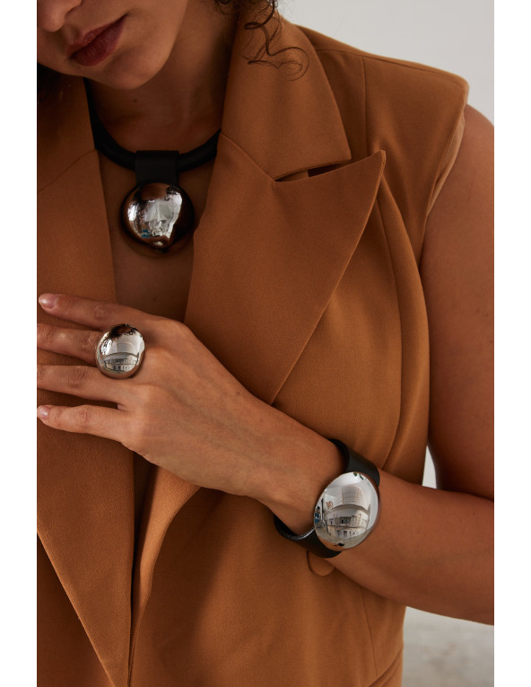 Skórzany choker z czarnego rzemienia z błyszczącą kulą ze stali szlachetnej