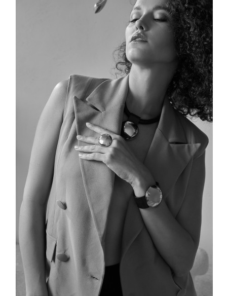 Czarna szeroka bransoleta ze skóry z matową stalową kulą i zapięciem magnetycznym