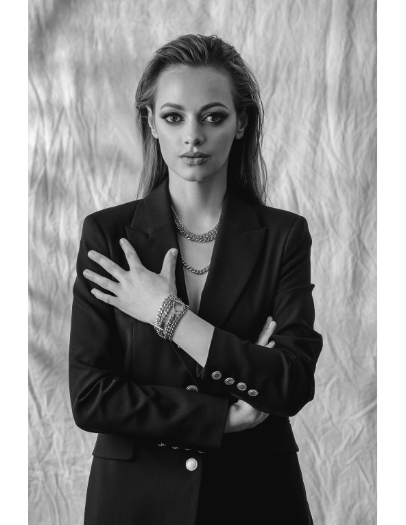 Podwójny srebrny choker typu pancerka ze stali szlachetnej z łańcuszkami 6 i 4 mm.