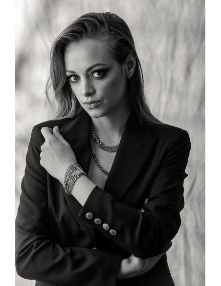 Podwójnie owijana srebrna bransoleta pancerka ze stali szlachetnej o szerokości 8 mm.