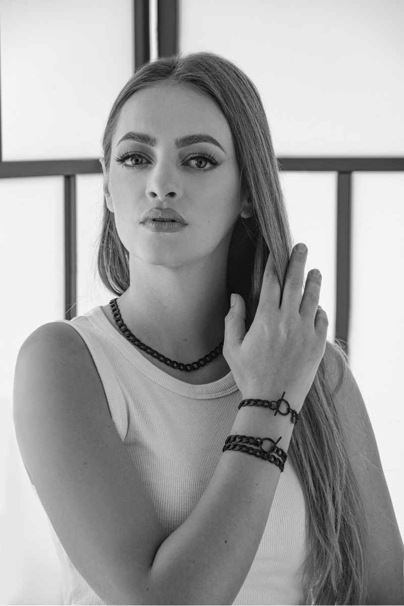Czarny matowy naszyjnik pancerka typu choker ze stali szlachetnej