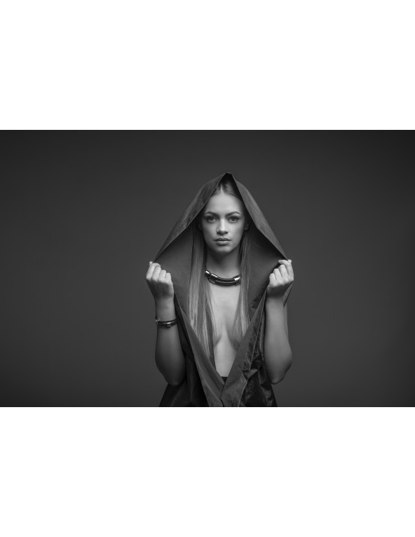 Regulowany skórzany choker z czarnego rzemienia z błyszczącym elementem ze stali szlachetnej