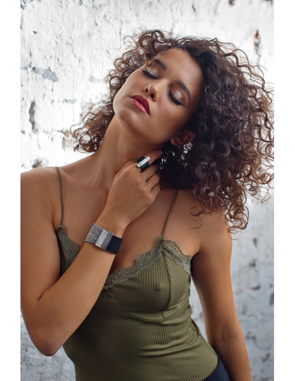 Bransoleta damska z siatki stalowej i skóry z matowym magnetycznym zapięciem