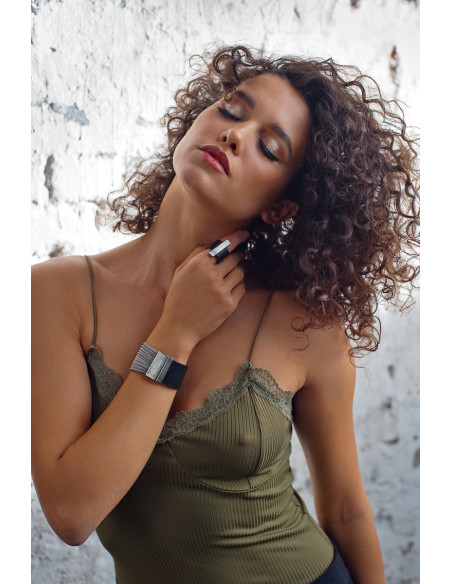 Bransoleta damska z siatki stalowej i skóry z matowym magnetycznym zapięciem