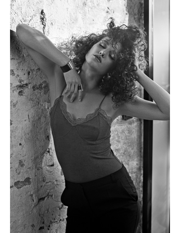 Bransoleta damska z siatki stalowej i naturalnej skóry z błyszczącym magnetycznym zapięciem