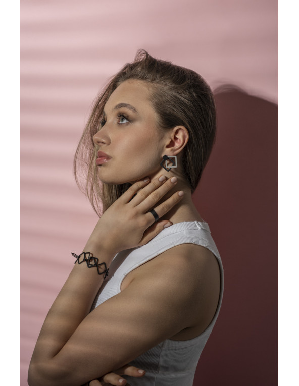 Kolczyki kwadraty 3w1 ze stali szlachetnej w kolorach czarny matowy i satynowy z geometrycznym designem.