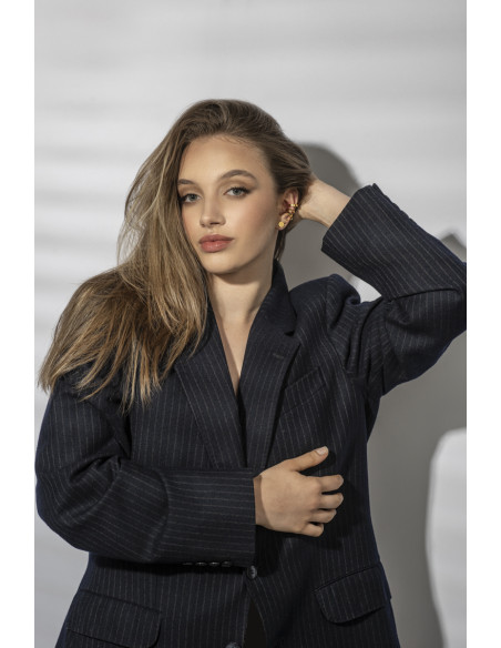 Złote kolczyki blaszki ze stali szlachetnej w kształcie kółek.