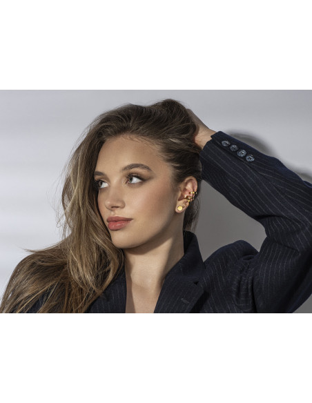 Złote kolczyki kuleczki 2 mm ze stali szlachetnej o błyszczącym wykończeniu.