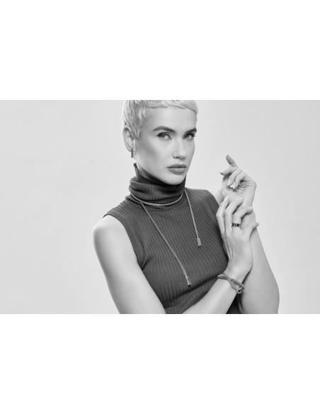 Bransoleta ze stali szlachetnej z trzech łańcuszków w kolorze srebrnym, zapięcie magnetyczne