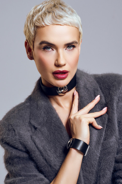 Ręcznie wykonany skórzany choker z półkulą ze stali szlachetnej