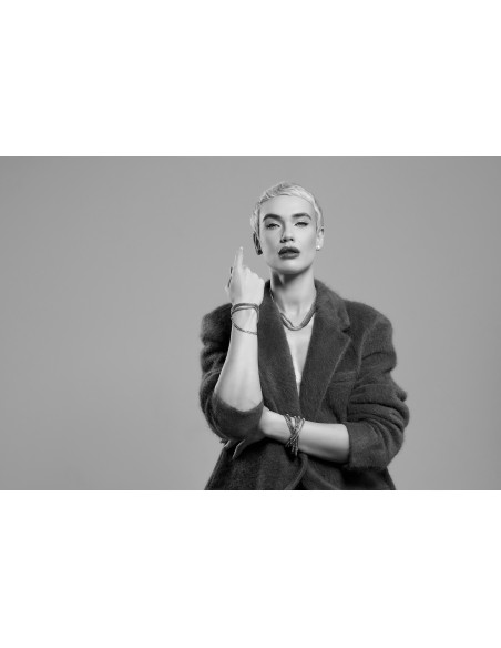 Bransoleta ze stali szlachetnej z trzech łańcuszków w kolorze srebrnym, zapięcie magnetyczne