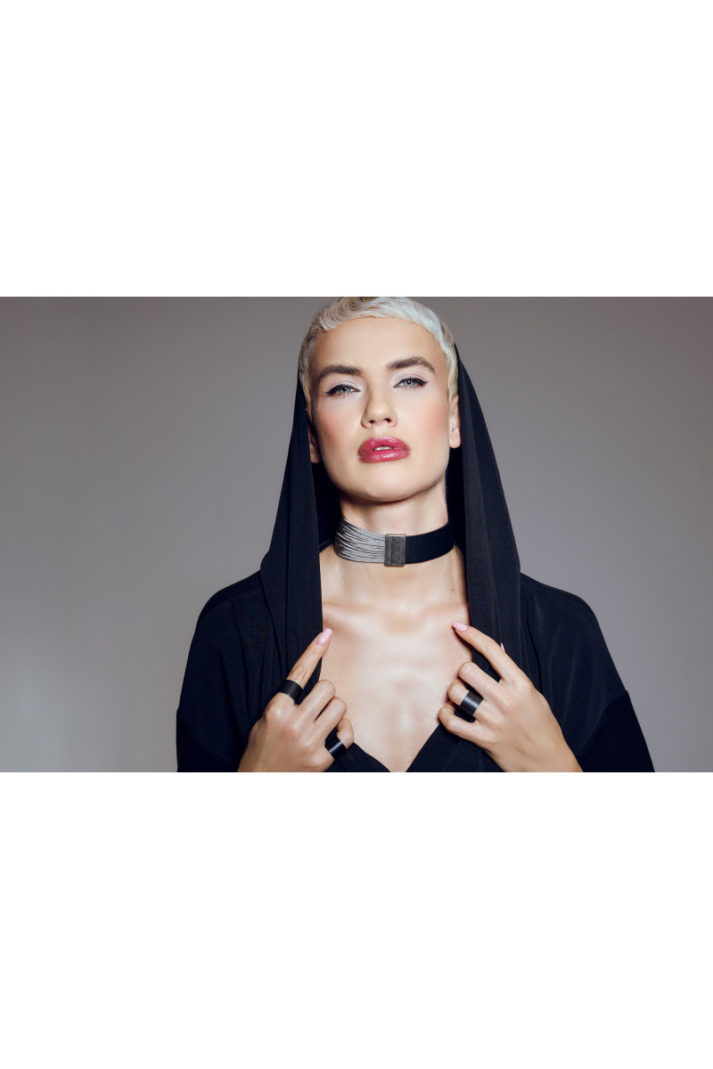 Choker ze skóry i jubilerskiej siatki stalowej z magnetycznym zapięciem