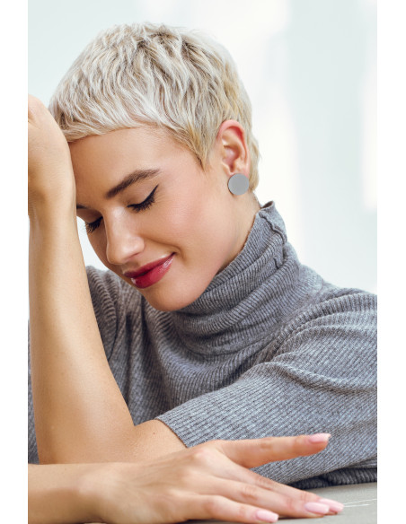 Kolczyki koła z satynowanej stali szlachetnej o subtelnym wykończeniu