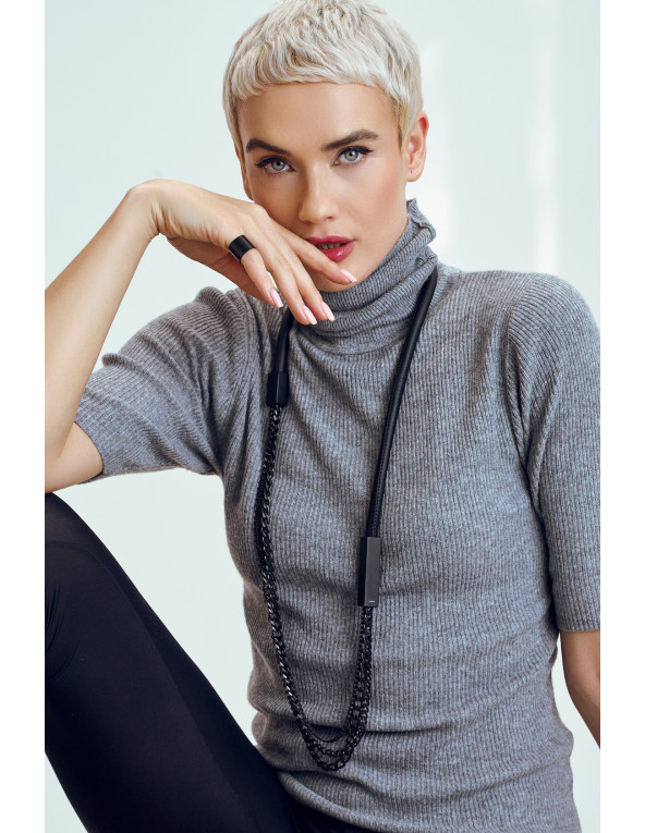 Długi czarny naszyjnik z matowej skóry i stali szlachetnej