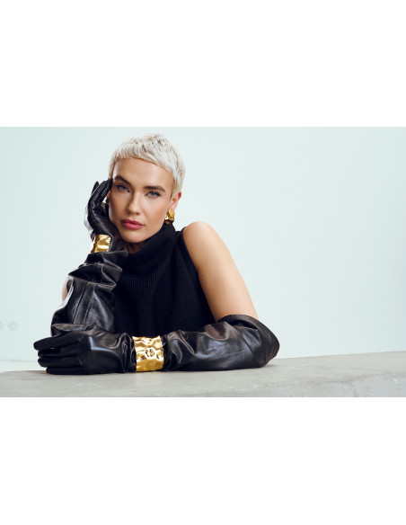 Złota szeroka bransoleta z gniecionej stali szlachetnej o błyszczącym wykończeniu