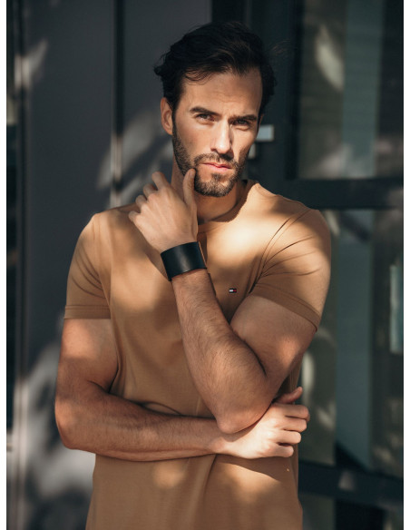 Męska szeroka bransoleta ze skóry i stali – nowoczesny, wyrazisty design