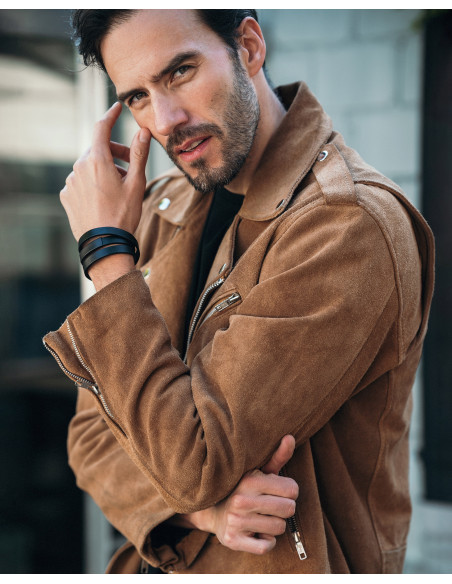 Czarna skórzana bransoletka z matowym stalowym elementem i zegarkowym zapięciem, idealna na prezent.