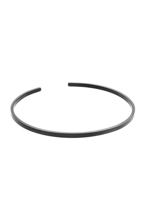 Czarna matowa bransoleta na ramię ze stali szlachetnej o surowym, minimalistycznym designie