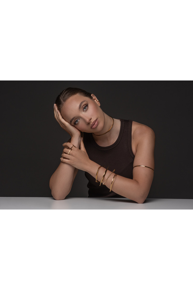 Złoty delikatny choker ze stali szlachetnej o minimalistycznym designie